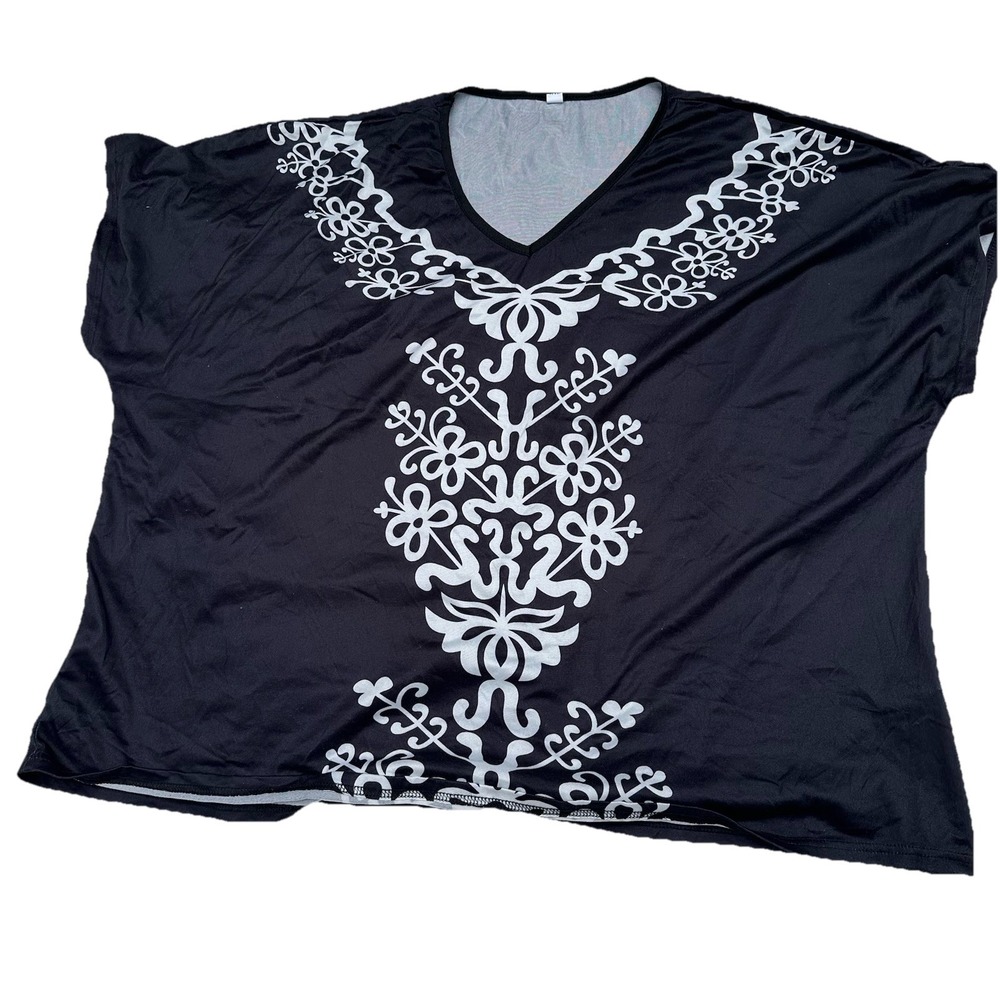 Women's 4X short sleeve V-neck t shirt with thick white floral‎ design